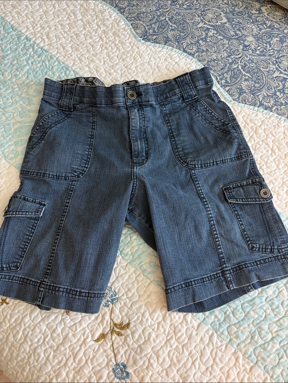 Lee Women’s  Denim Blue Cargo Shorts with Paisley Lining.  Size 14